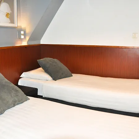 Travel Hotel 2*