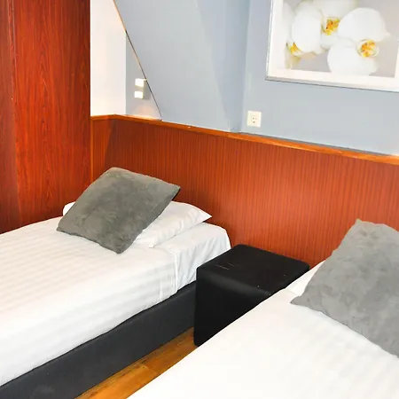 Travel 2* אמסטרדם